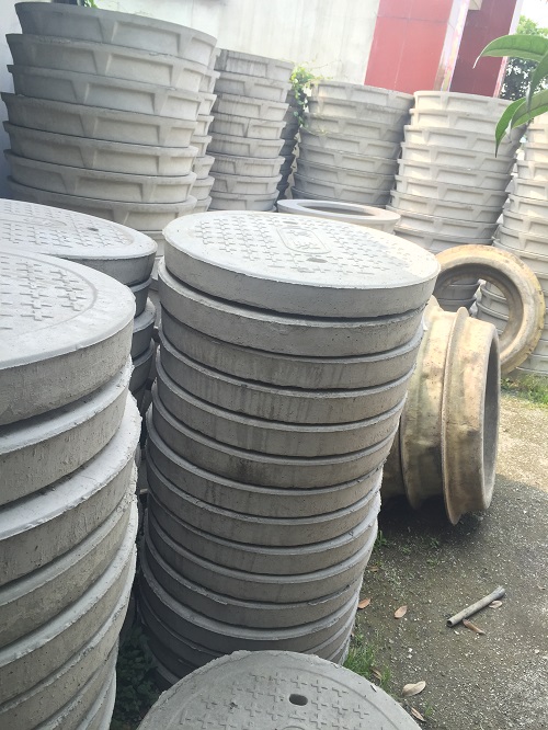 水泥圓形井蓋圖片，混凝土水泥井蓋圖片