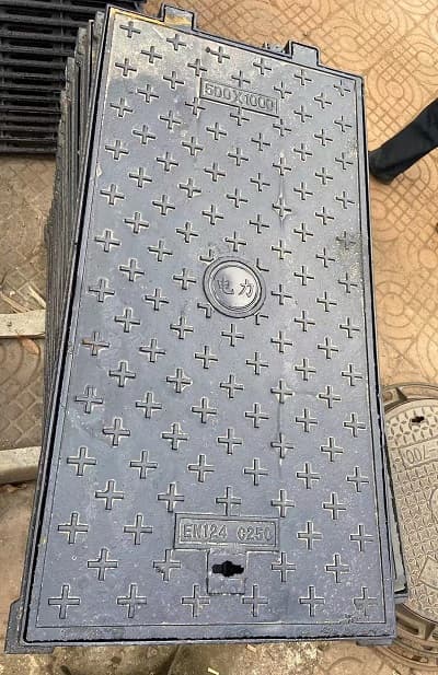 球墨鑄鐵方形井蓋，方形鑄鐵井蓋生產廠家