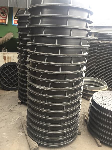 玻璃鋼井蓋模具是用于制造玻璃鋼井蓋的工具，玻璃鋼井蓋模具，玻璃鋼井蓋